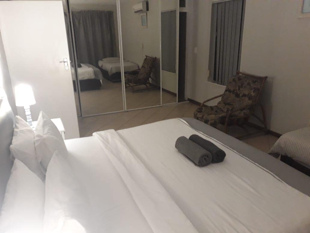 49-bedroom3