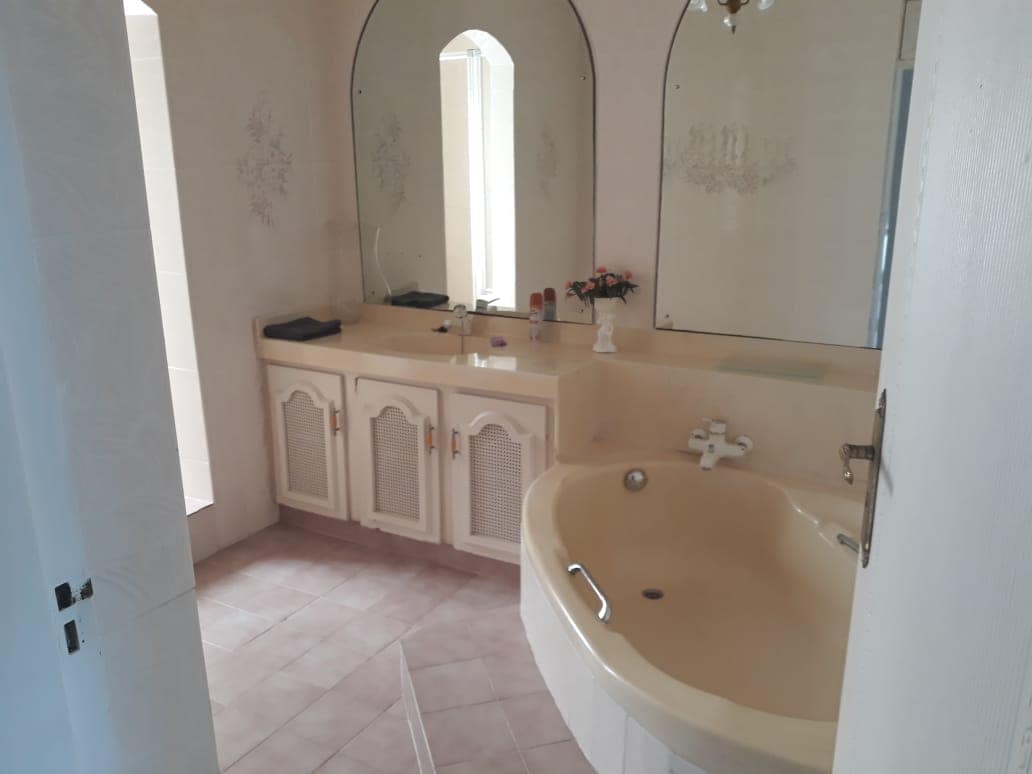 49-main-en-suite-b