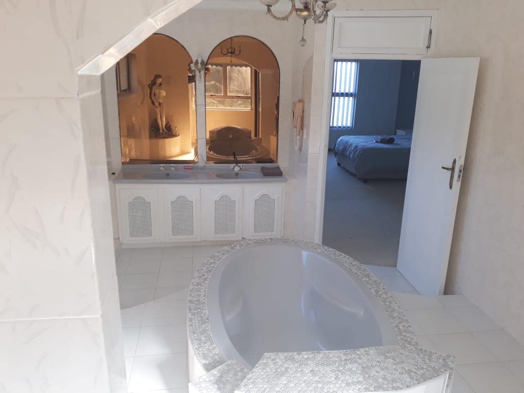 49-main-en-suite