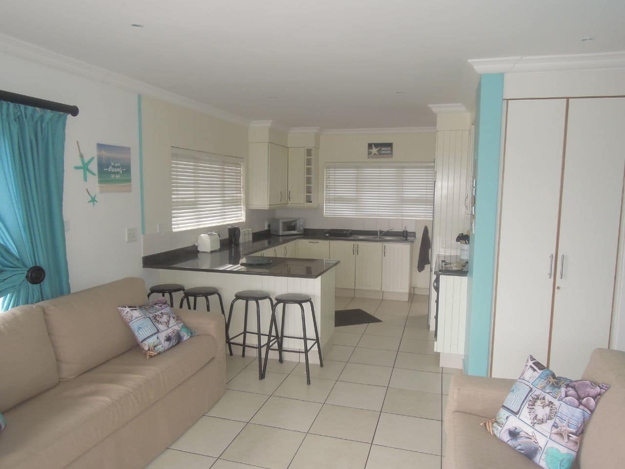 AnyConv.com__Umt3-lounge and kitchen