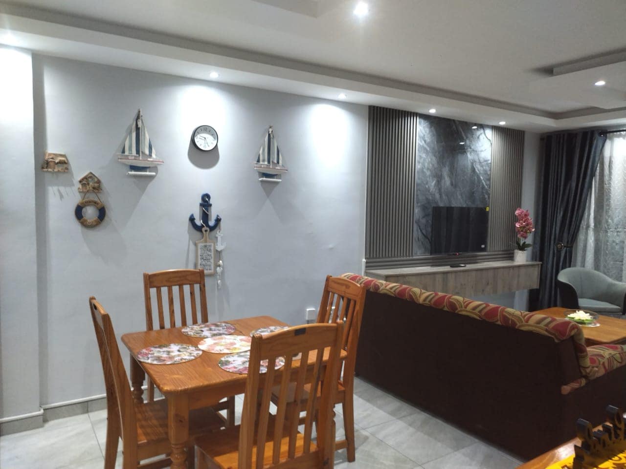 HT diningroom table