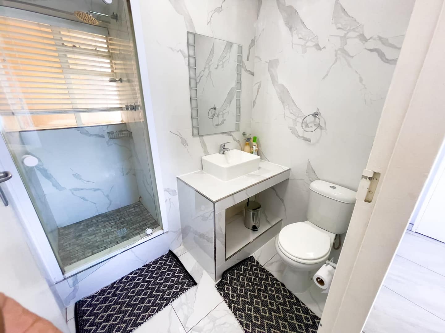 HT-EN SUITE BATHROOM (B)