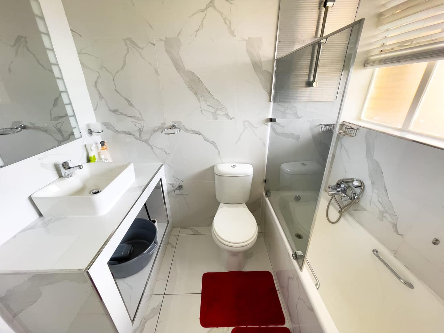 HT-EN SUITE BATHROOM (C)