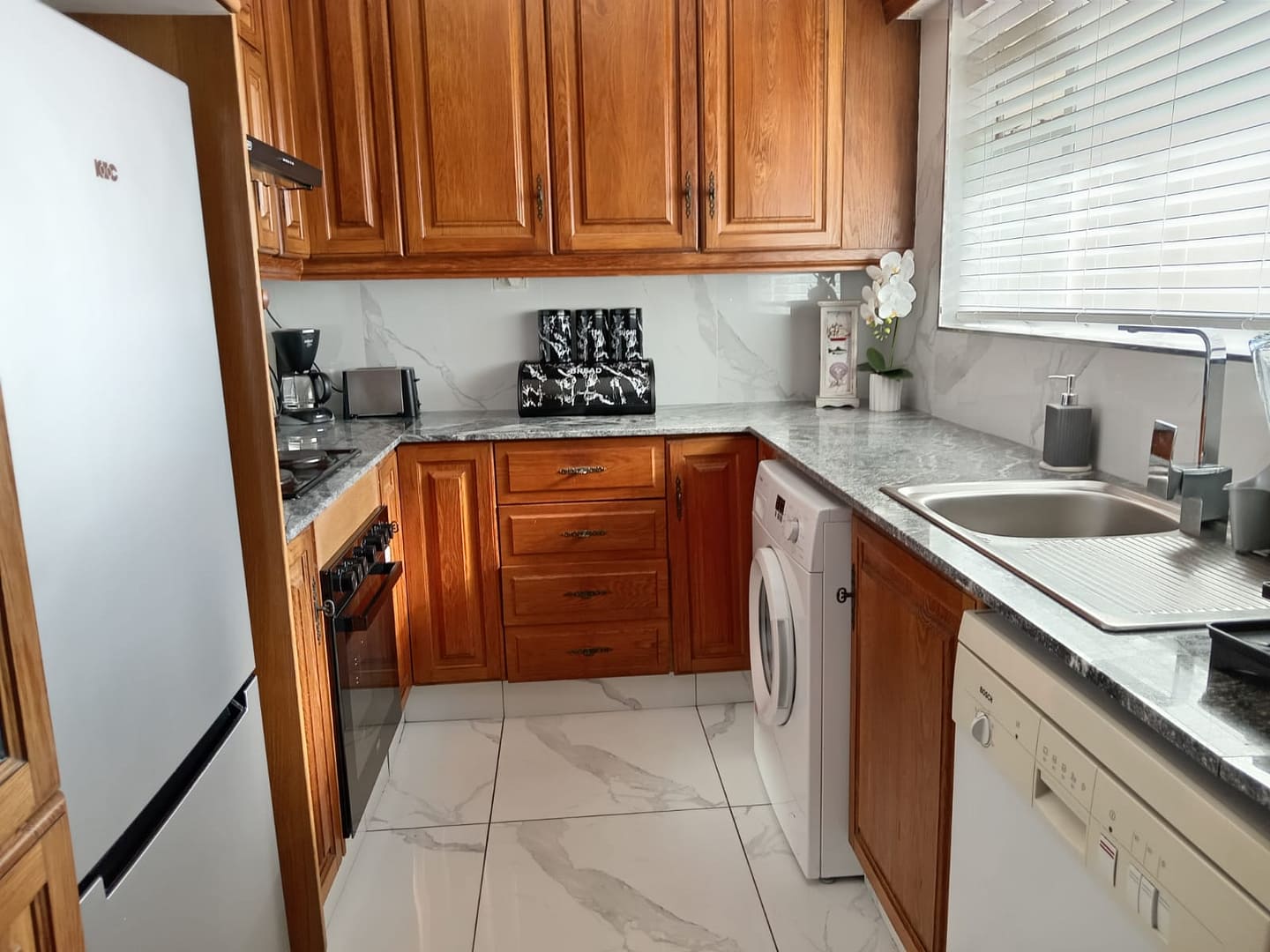 HT KITCHENB