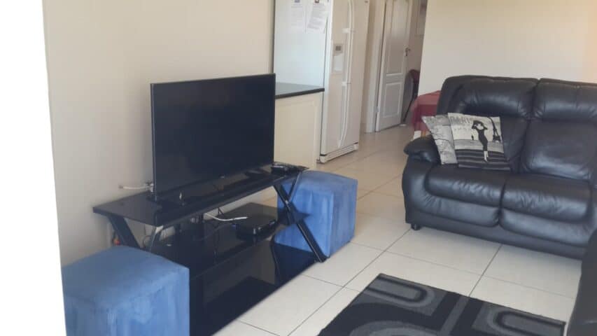 SBS-35-LOUNGE-AREA-WITH-TV-Medium