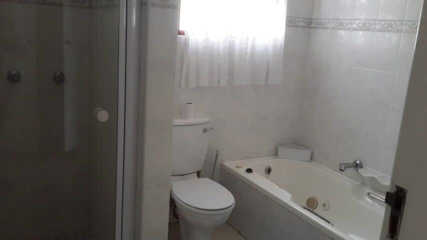SBS-35-bathroom